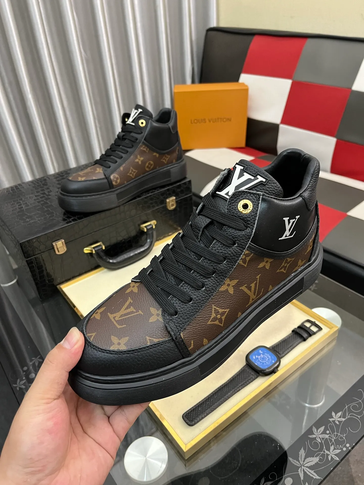 Men's shoes 💰458⌚️⌚️《Louis vuitton/LV Louis Vuitton》original quality.~ Unique modern style sneakers. 🏃A must-have casual shoe for trendy men😍😍 Original brand imported from Italy, imported original leather, cowhide lining (refuses to discolor and grind feet) sole: original sole provided by the original factory, French lazy style design ⚠️Fit to the feet, original quality, super comfortable original sole. Code number: 38-442️⃣Colors available